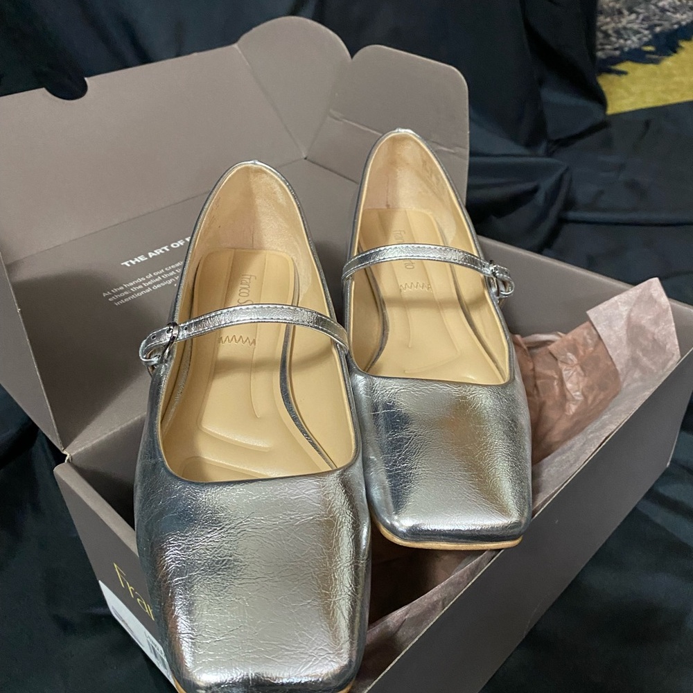 FRANCO SARTO Mary Jane flats.